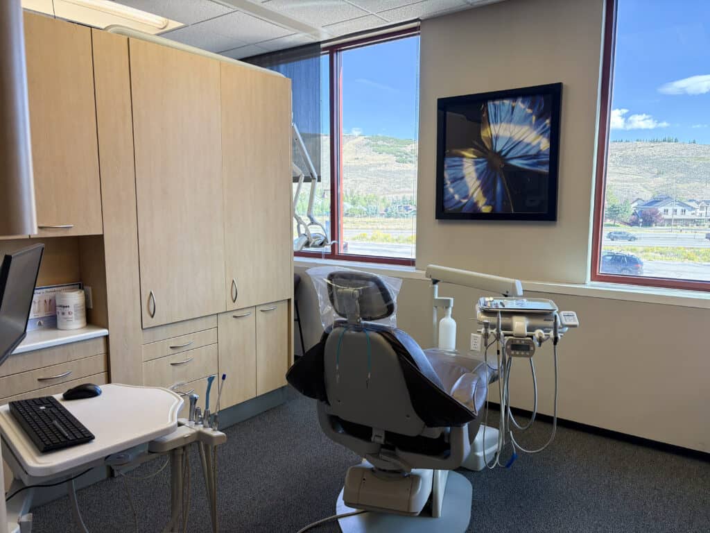 State-of-the-art dental treatment room equipped with modern dental technology.
